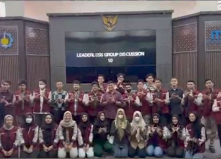 Leaderless Group Discussion